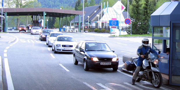 ЕУ дозволила нашим грађанима улазак на своју територију, али: Рампа од Аустрије, Немачке и Хрватске, у Италији 14 дана карантина